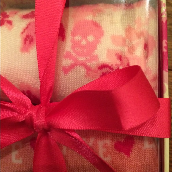 Women’s 2-Pack Socks Size 6-9 Love & Skulls - Picture 8 of 12